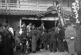 在りし日の商店街【出典：松尾町商店街振興組合】