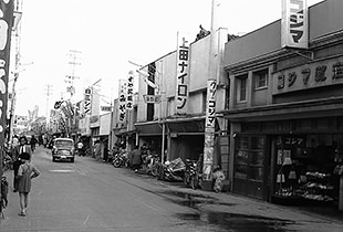 在りし日の商店街【出典：松尾町商店街振興組合】