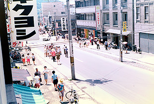 在りし日の商店街【出典：松尾町商店街振興組合】