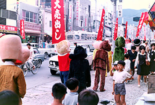 在りし日の商店街【出典：松尾町商店街振興組合】