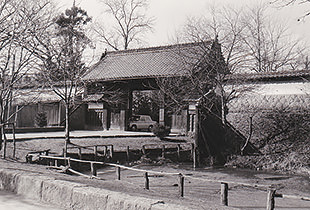 上田藩主館跡（上田高等学校）（昭和40年代）【出典：上田市立博物館所蔵】